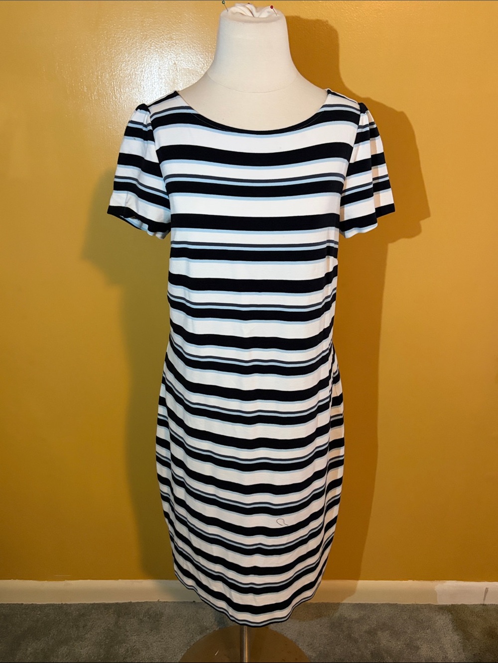 Ann Taylor Striped Short-Sleeve Sheath Dress in Black and White size 10
